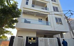 Royal Diamond Hotel & Guest House